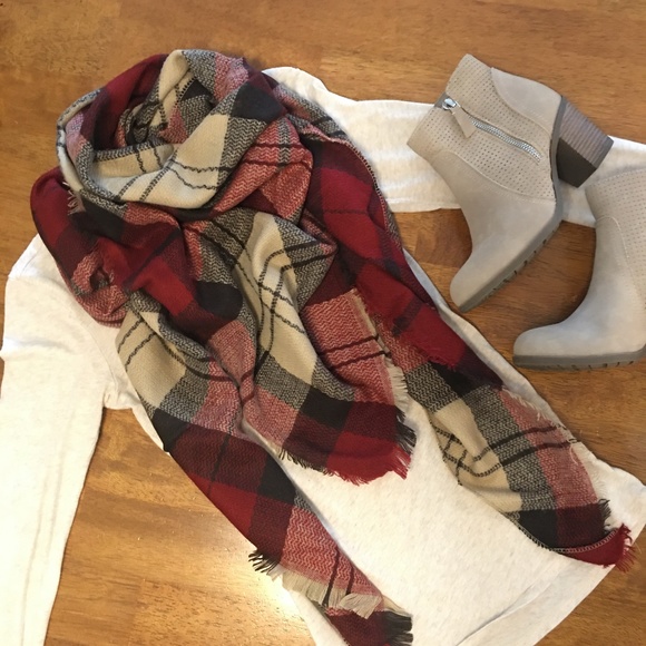 NWT Plaid Blanket Scarf Wrap BOUTIQUE - Picture 1 of 4